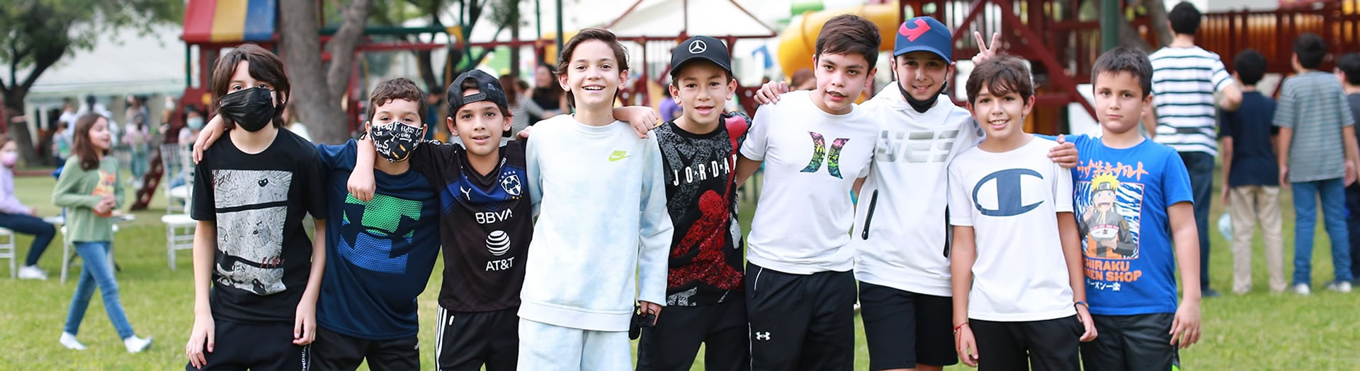 GOZANDO CON LOS AMIGOS